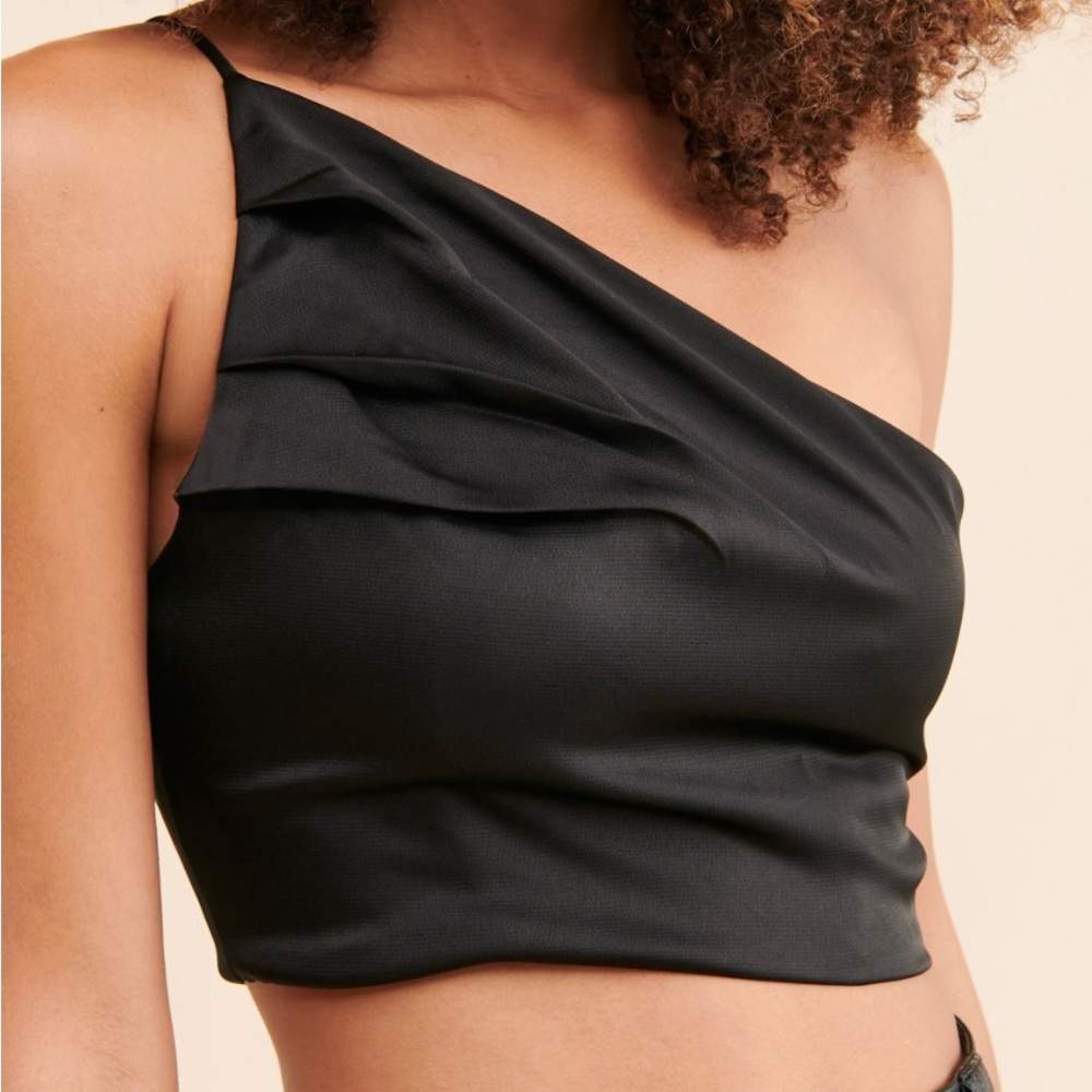Kristen Black One-Shoulder Top